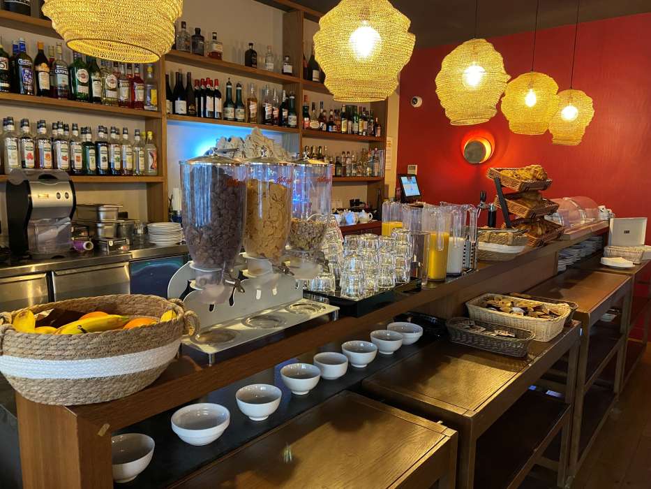 Bar &amp; Patio · Hôtel de Paris· Petit-Déjeuner